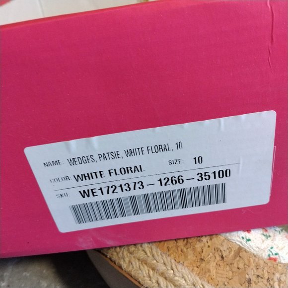 Shoe Dazzle White Floral Wedges 10 Sandals - Picture 7 of 10